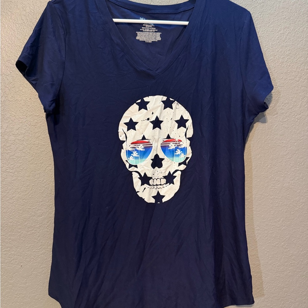 Navy Women’s V-Neck Skull Graphic Tee